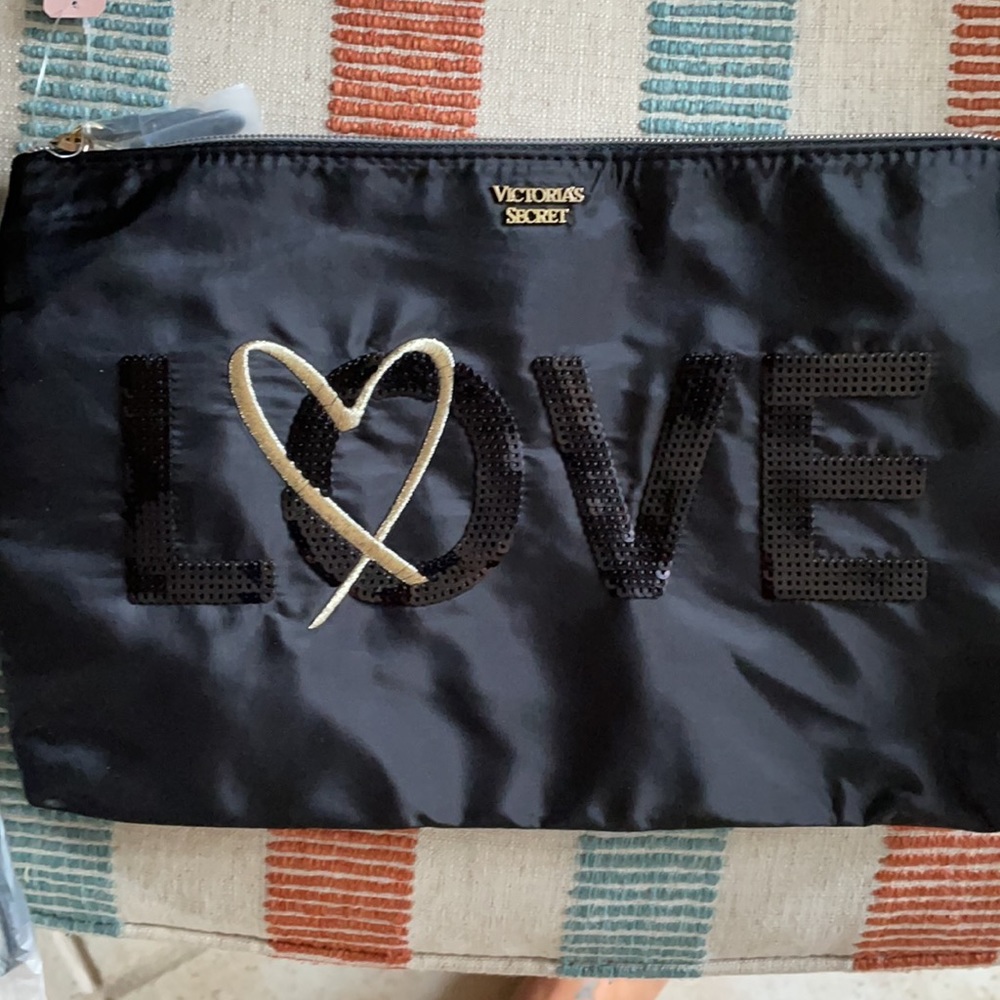 Victoria secrets make up/change purse NWT - Picture 2 of 4